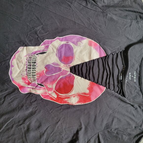 Torrid Skull Graphic Black T-Shirt With Cutout Neckline Slim Fit Womens Size 4 1 - Picture 5 of 7